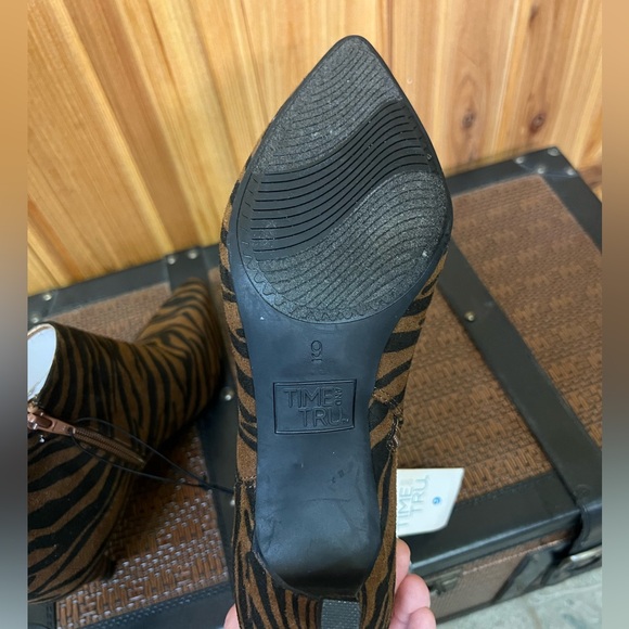 Animal print heel boots 🐅 - Picture 2 of 5